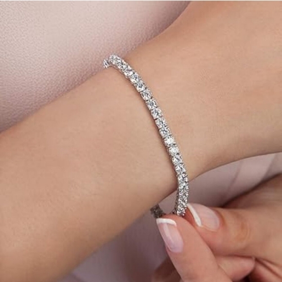 14K White Gold Womens Tennis Bracelet Round Classic Elegant Dainty Delicate - Picture 1 of 2